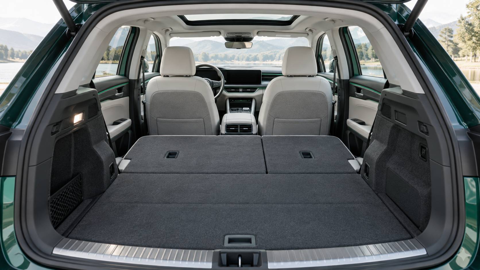 Habitacle de SUV hybride avec sieges clairs et ecrans eteints